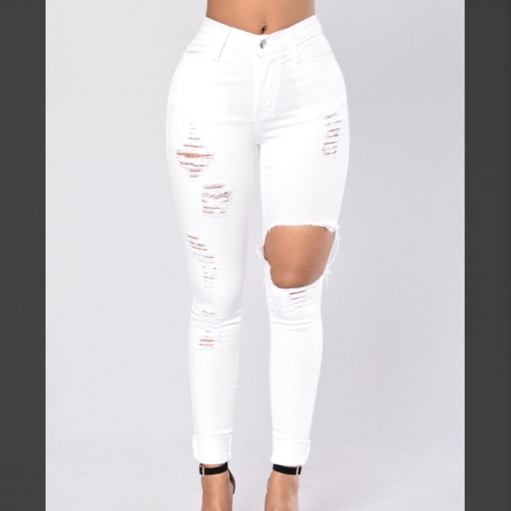 Distressed White Jeans Size 7 NWT